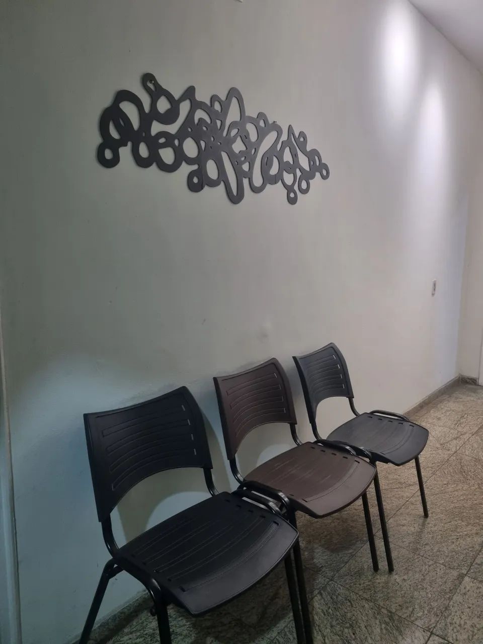 Sala comercial com banheiro, próximo à rotatória da Unimed. - Foto 3