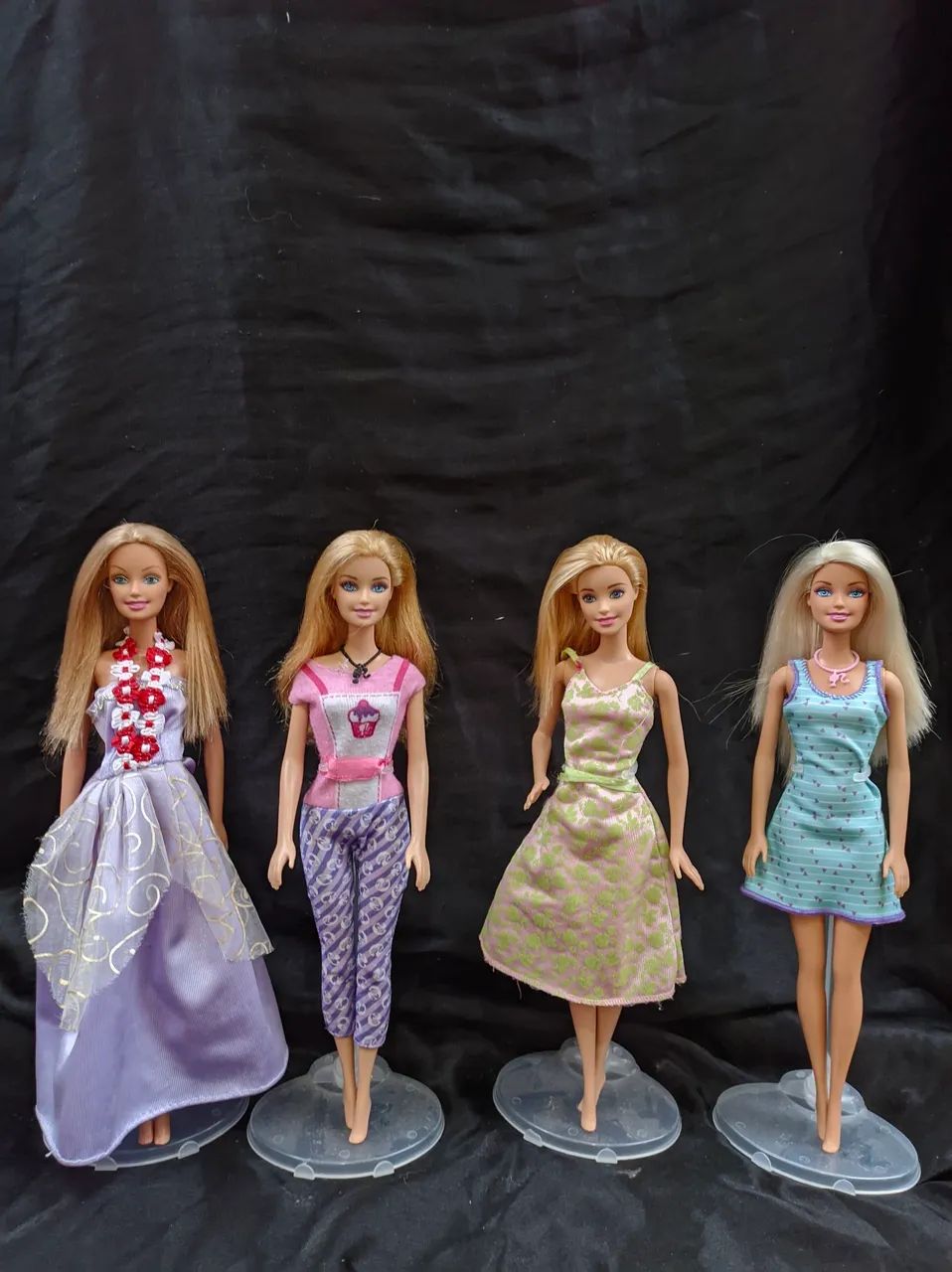 Lote 4 bonecas barbies (07) 