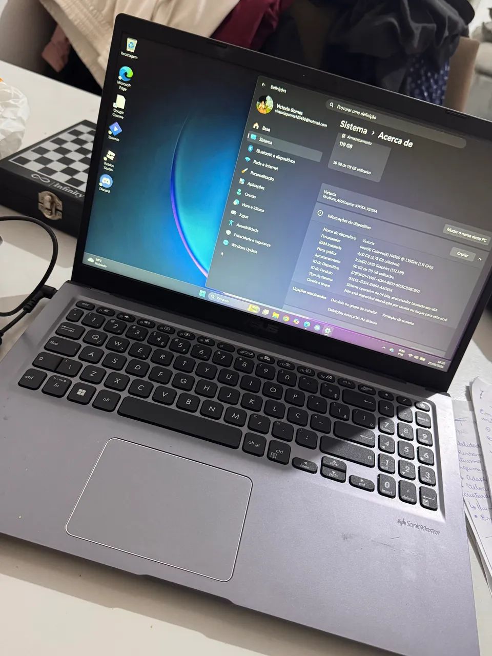 Notebook Asus para estudo. 