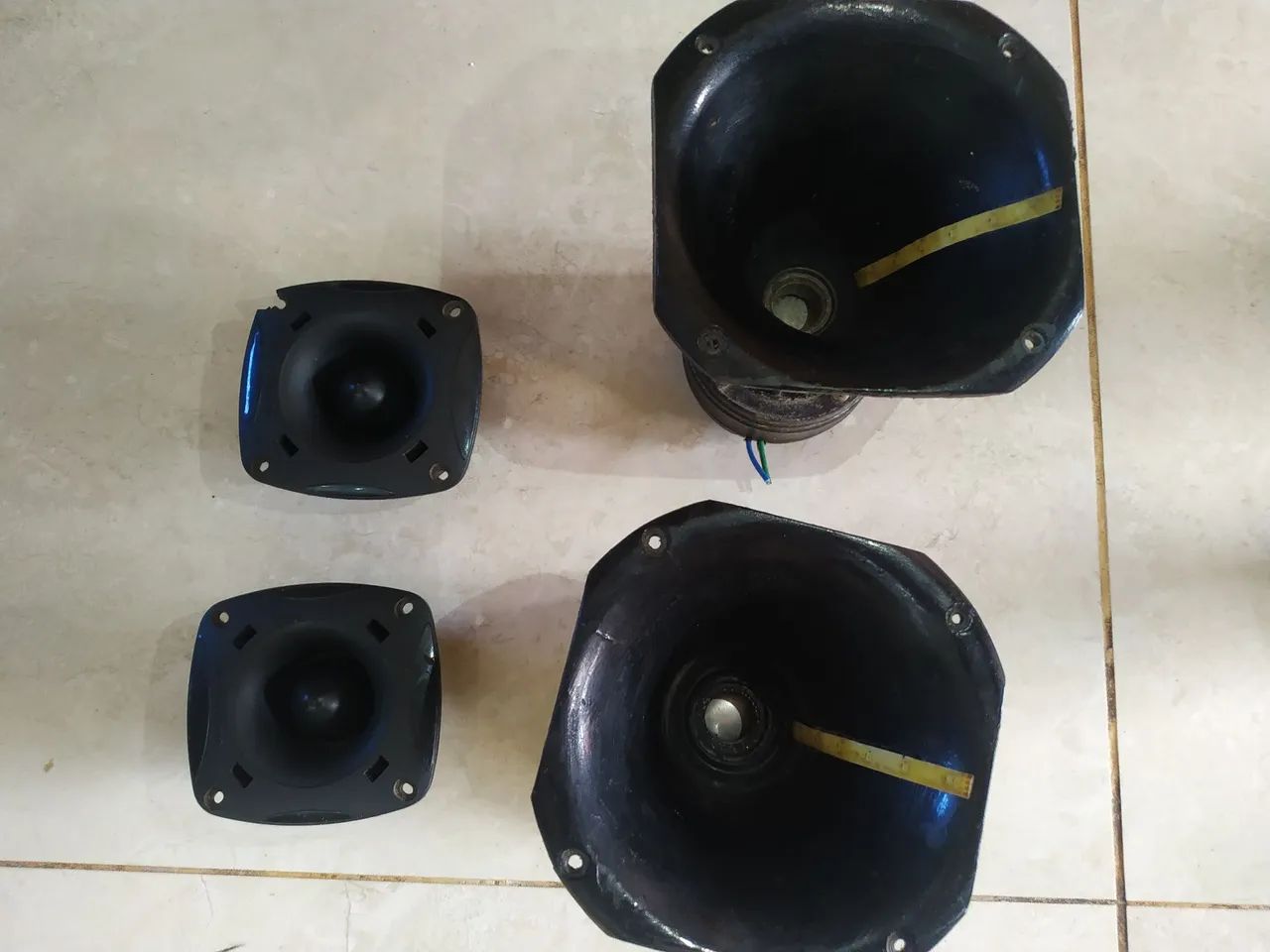 Vendo 2 cornetas 2 twiter