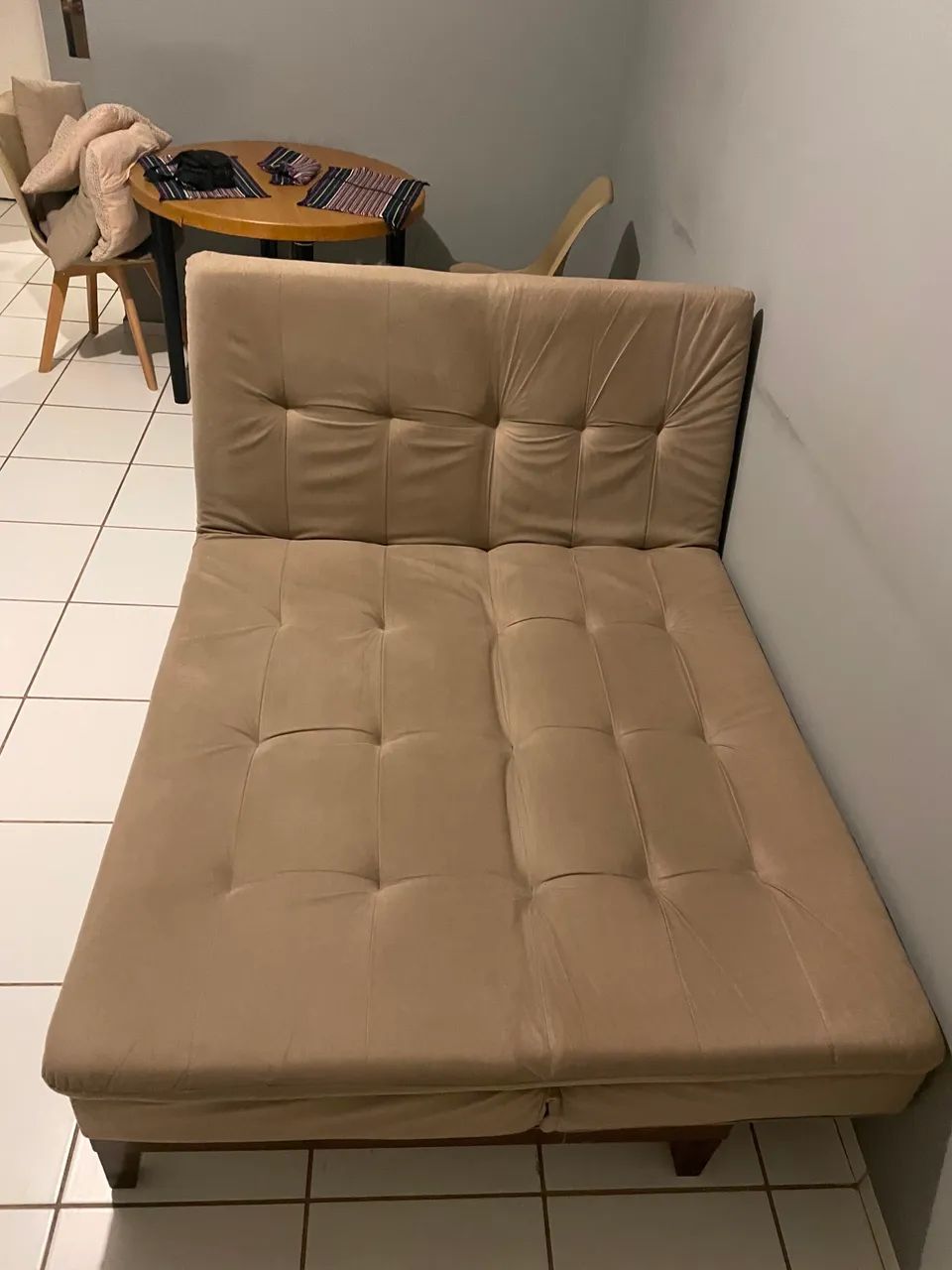 Sofá cama Casal 3 lugares Base e pés de madeira - Suede Bege  - Foto 2