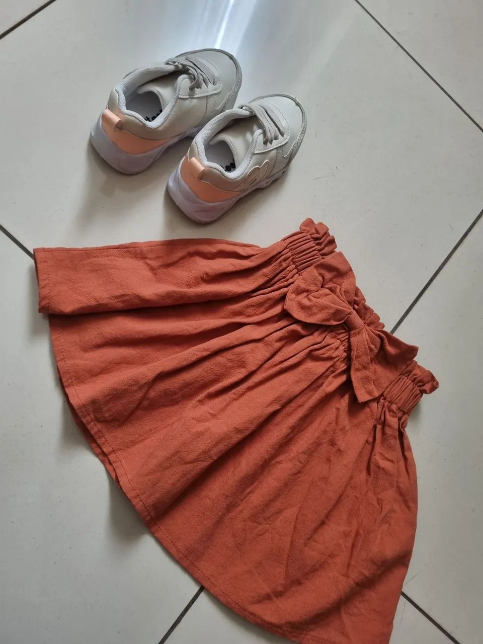 Infantil kit saia e tenis - Foto 2