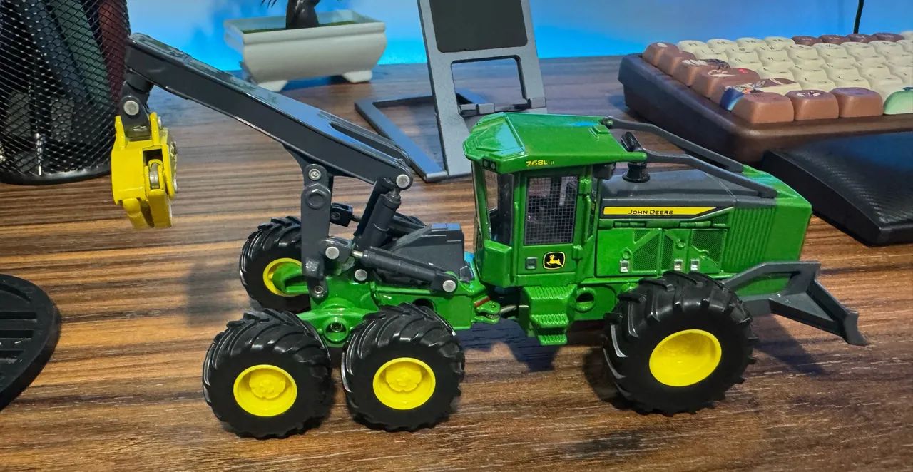 Miniatura John Deere Auto skidder 768LII 1/64 