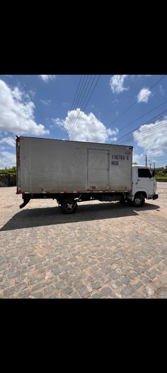 Vendo caminhão baú  - Foto 3