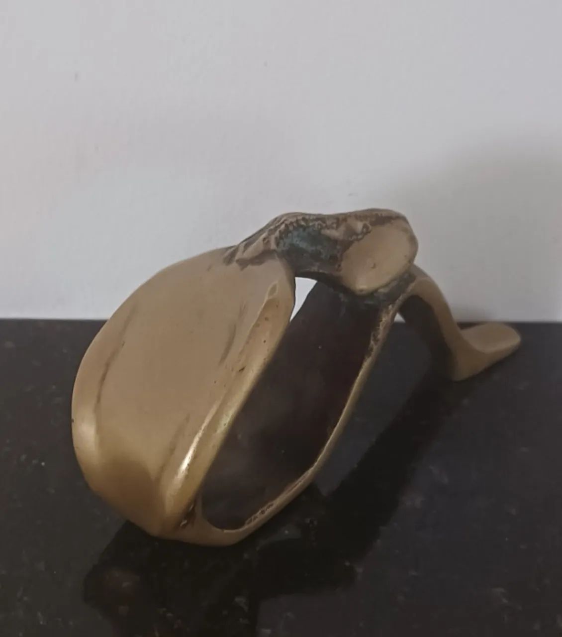 Escultura em bronze assinada E. C. Mindlin - 14,5 x 6,5 cm - Foto 2