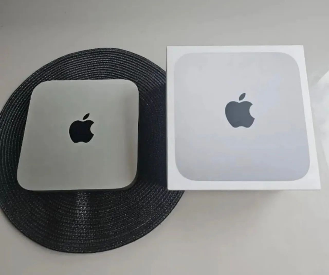 Mac Mini M2 8GB / 256GB Semi novo, em perfeito estado e sem