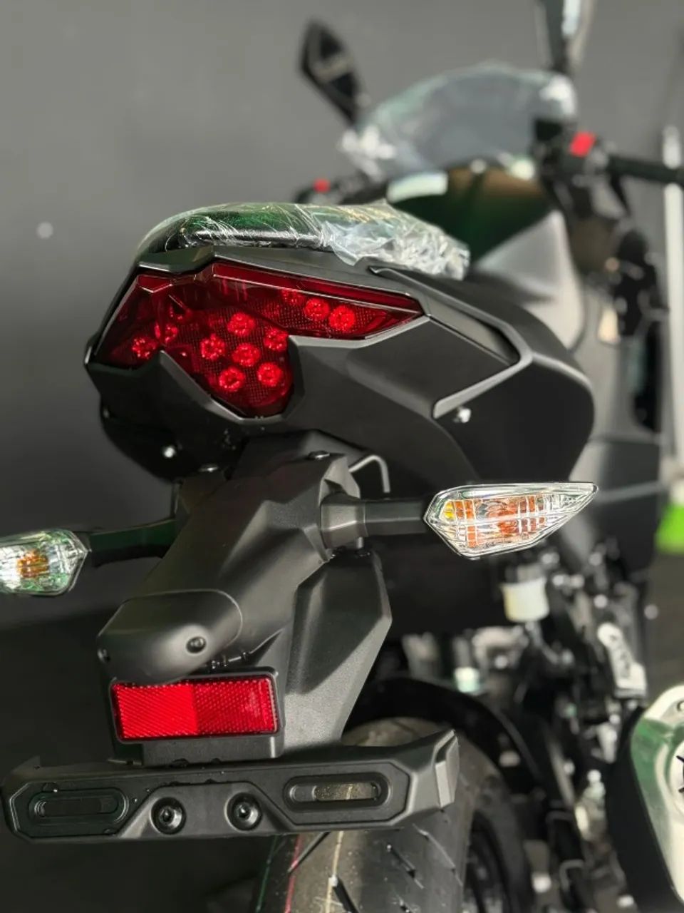Kawasaki Ninja 500 ABS 2026 - Foto 3
