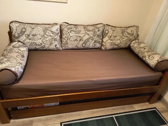 Cama de solteiro novíssima 