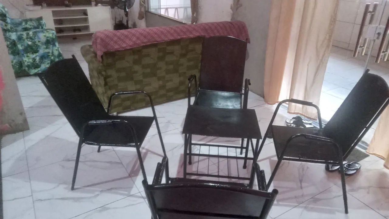 Conjunto de cadeiras de ferro. - Foto 2