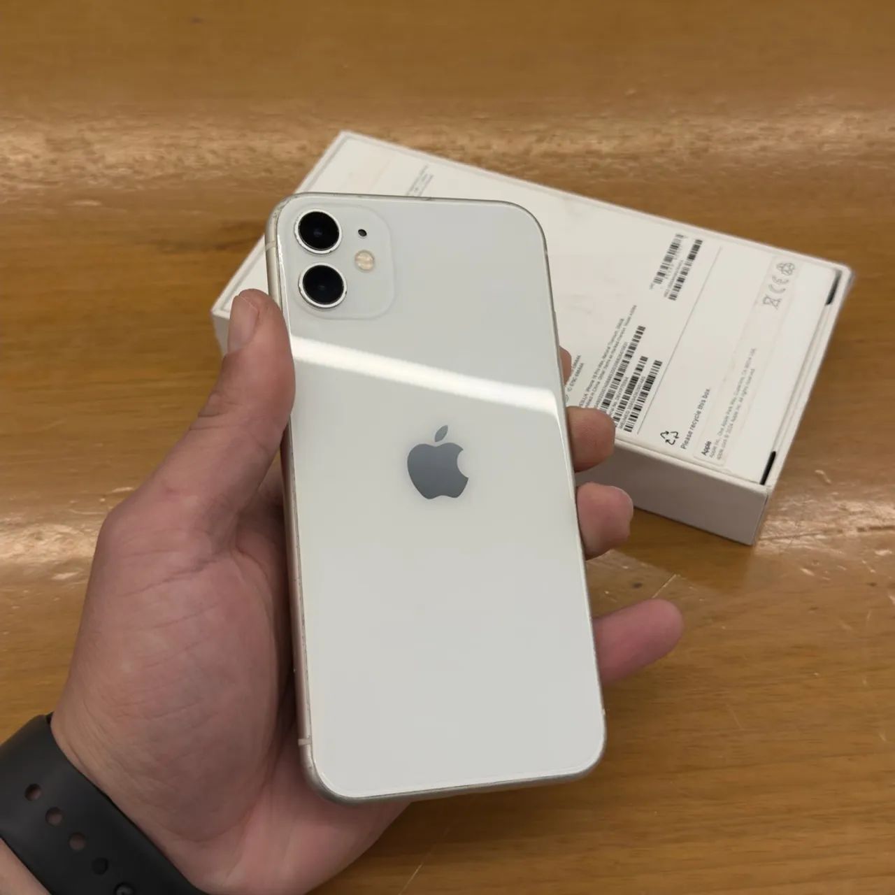 iPhone 11 128gb com caixa e acessórios