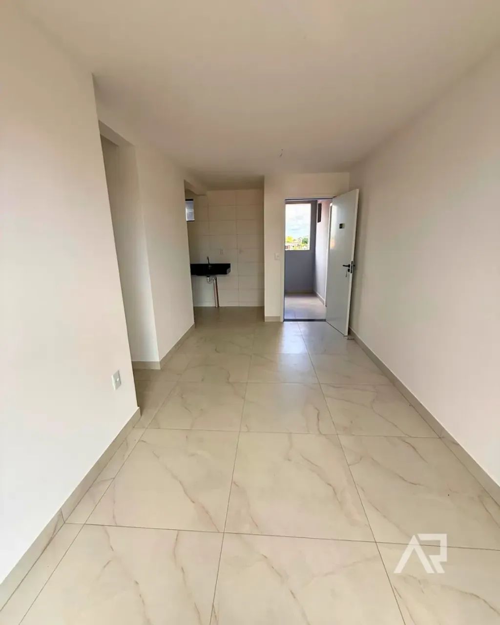 Venda no Bairro dos Estados: 3 Quartos, Varanda e Nascente - Foto 3