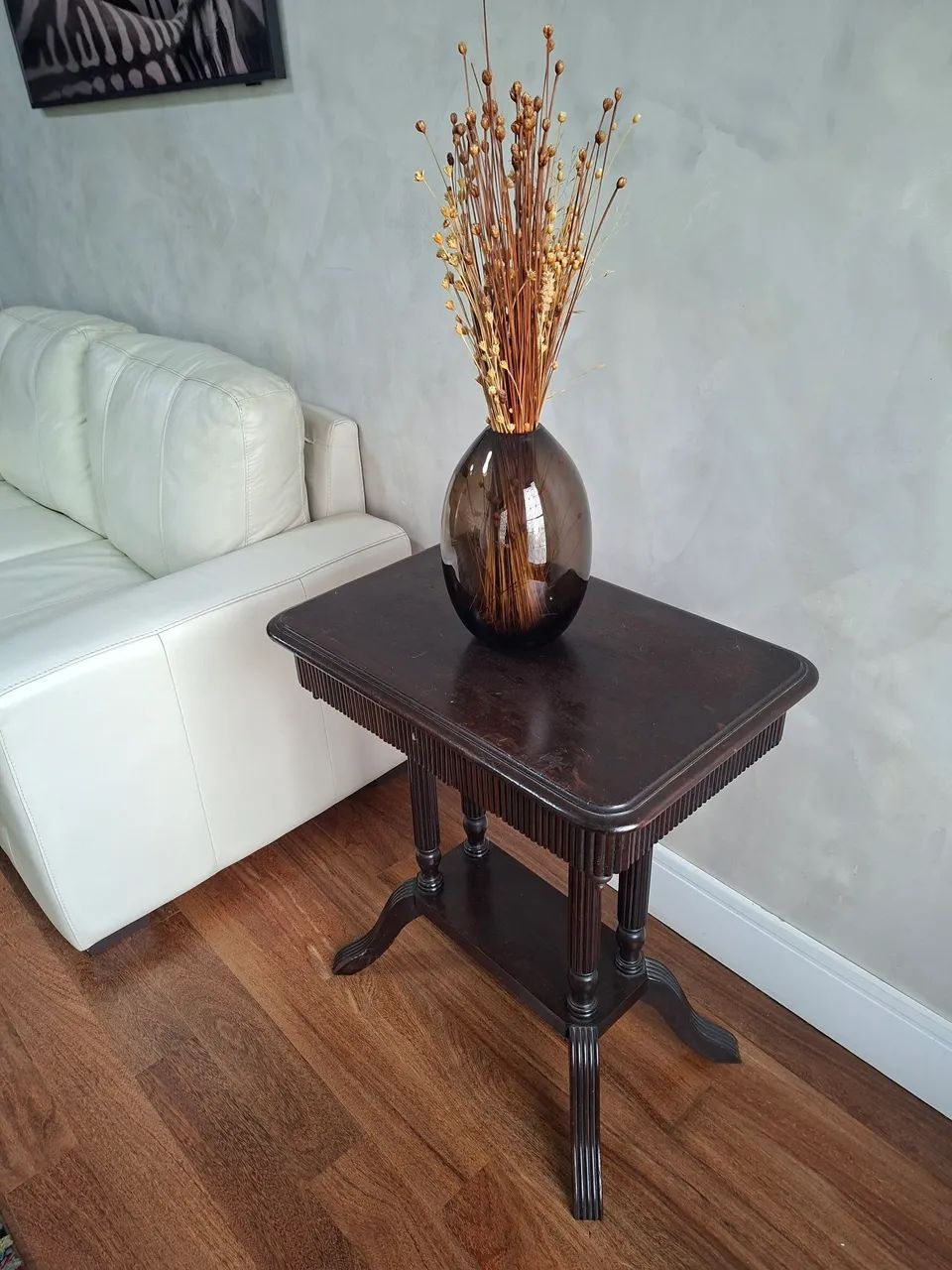 Mesinha retrô de madeira maciça com gaveta - firme e elegante