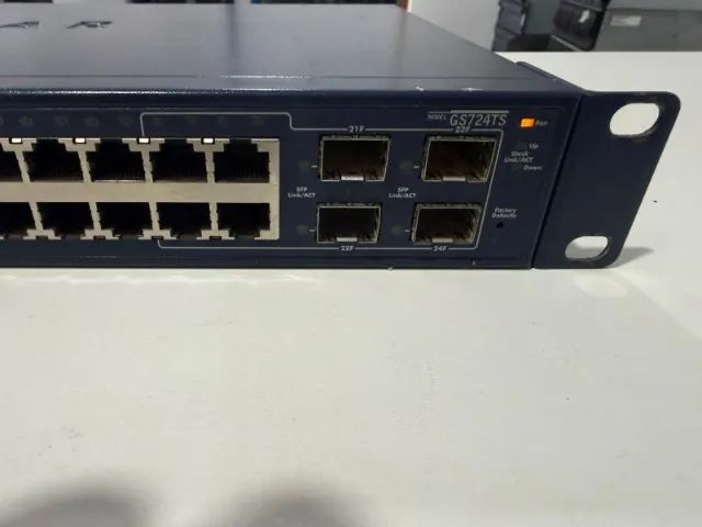 Switch Netgear ProSafe GS724TS - 24 Portas Gigabit + 4 SFP