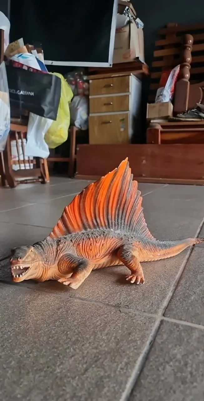 Dinossauro Espinossauro - 45cm de comprimento - material muito resistente