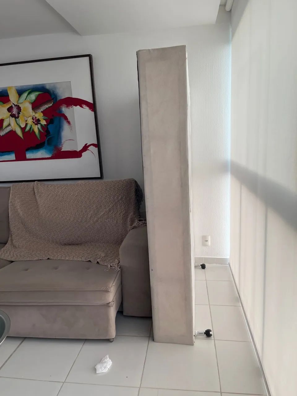 Base de cama madeira com pés de aço