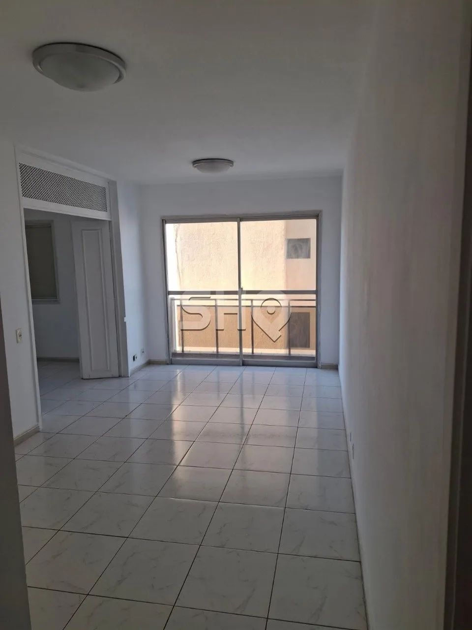 Apartamento com 01 dormitório e 01 vaga no Cerqueira César