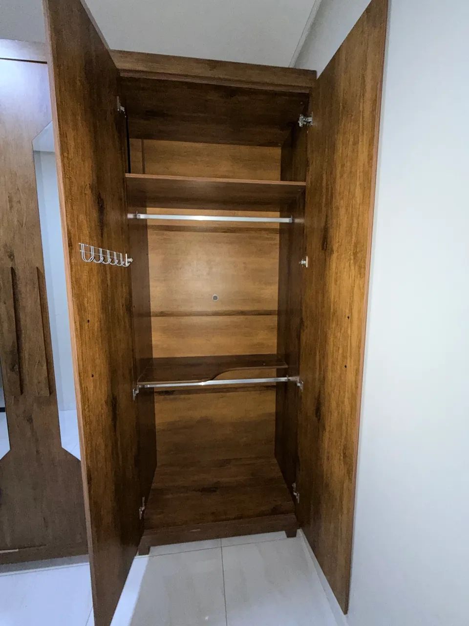 Vendo guarda roupa 06 portas.  - Foto 4