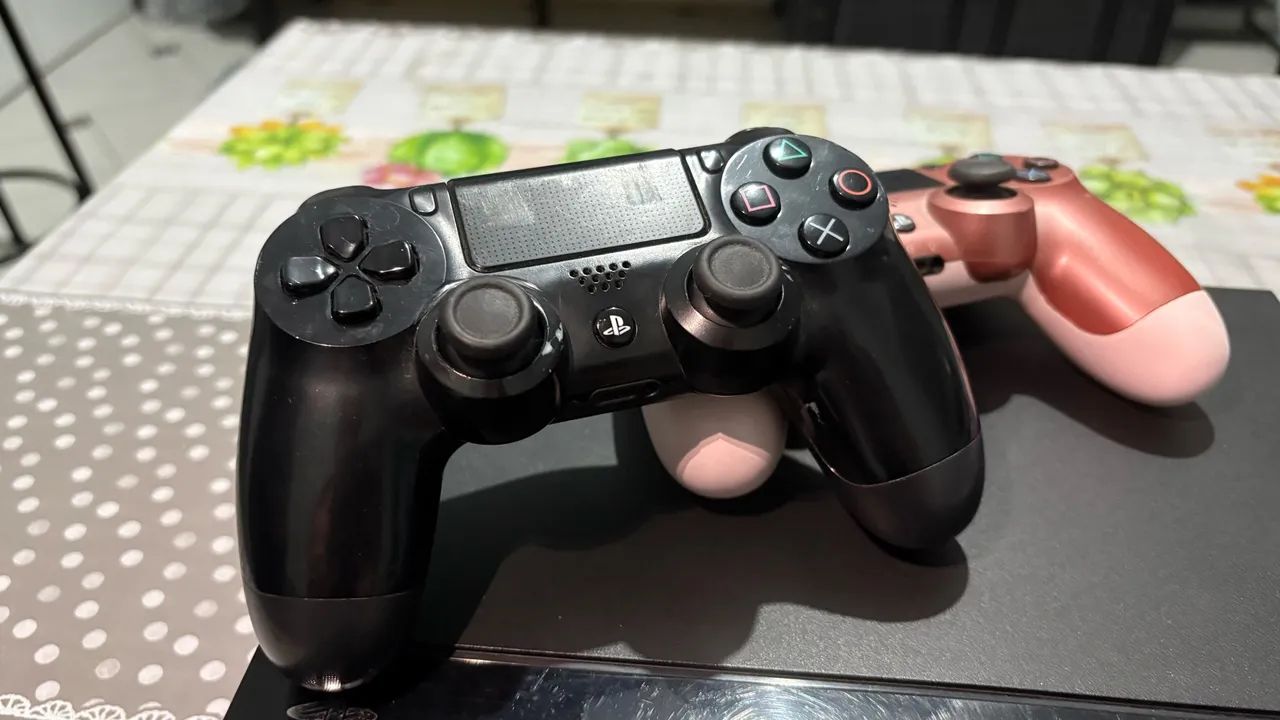 Playstation 4 com 2 Jogos  - Foto 4