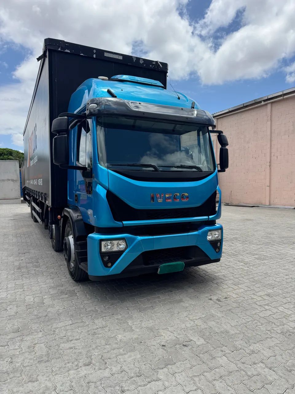 Iveco Tector 310E30  Baú Sider 4 Eixos  Excelente Estado - Foto 3