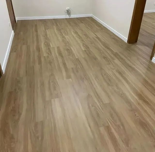 Instalador de Piso Vinílico e Rodapé