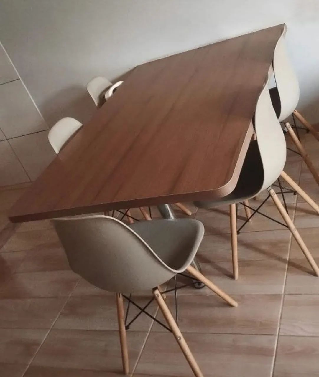 Mesa de jantar com 5 cadeiras