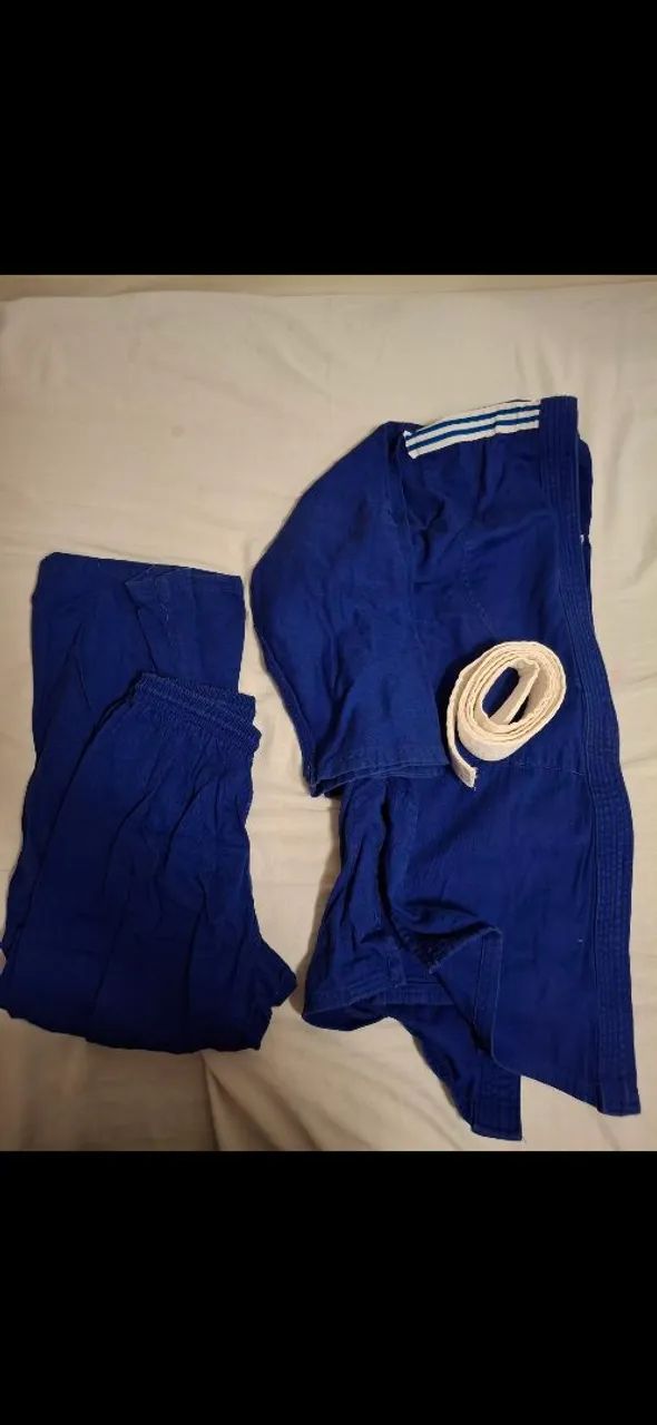 Kimono Judô ou Karatê infantil / juvenil azul Royal com faixa branca - Foto 3