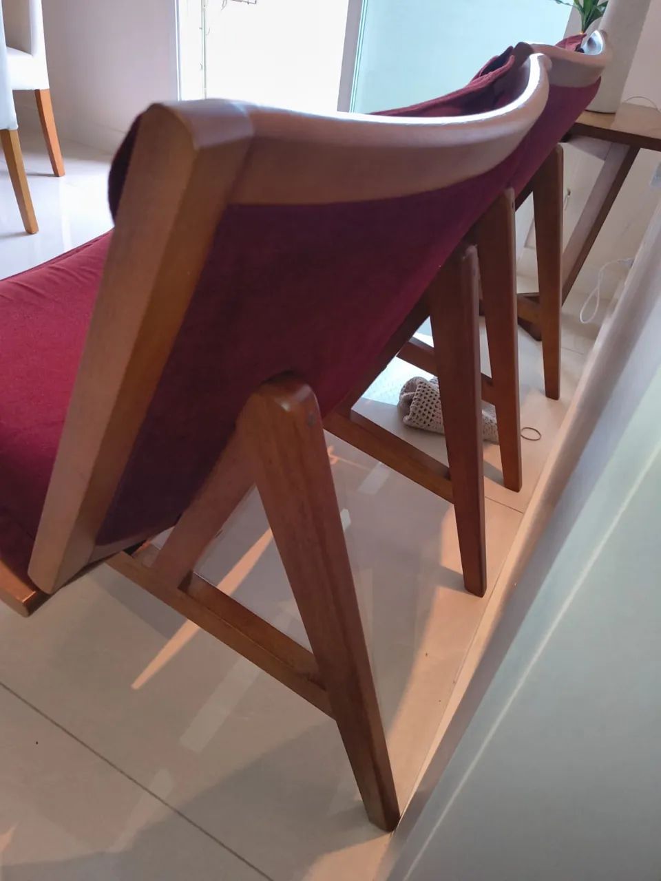 Par de Poltronas em Madeira Maciça | Design Sofisticado - Foto 5