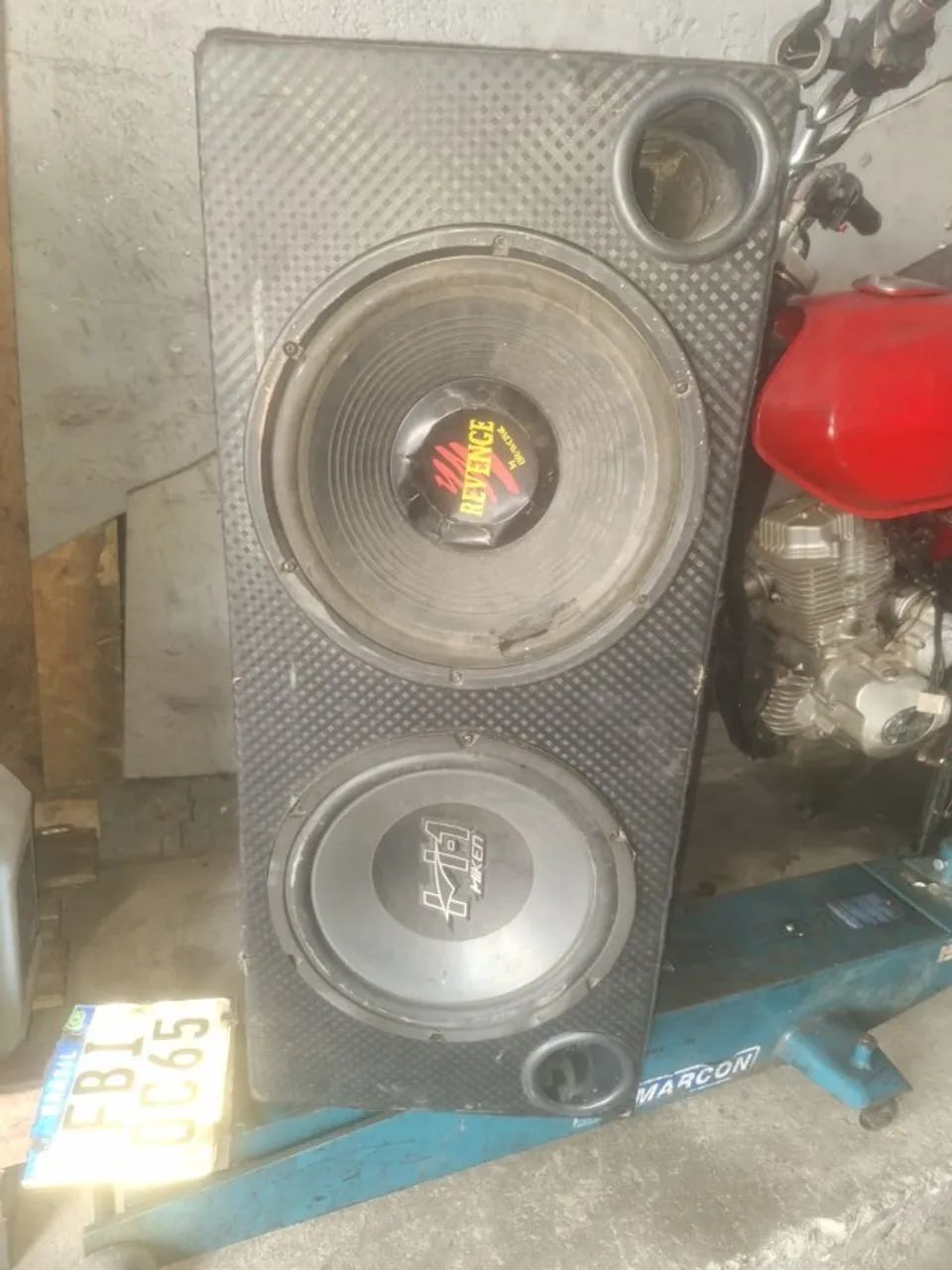Som de carro em perfeito estado 2 sub de 12" e 4 corneta e 2 tweeter - usado