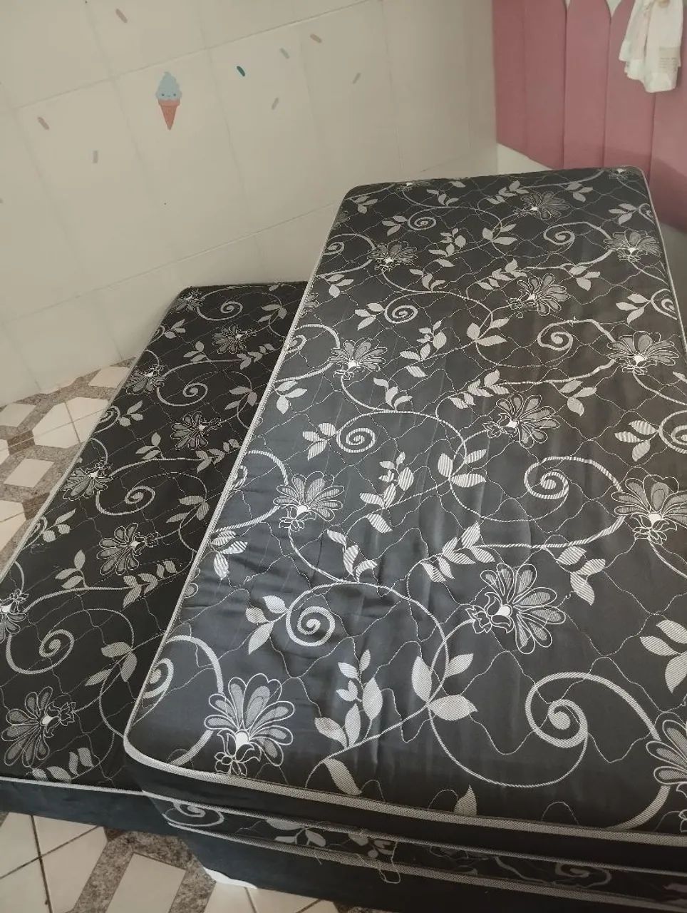 Cama box de solteiro. 