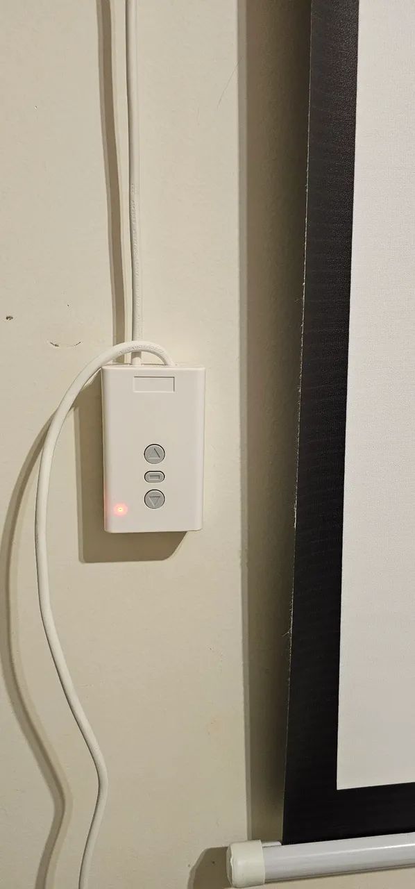 Tela de projeção elétrica 100 polegadas formato 16:9 com controle remoto - Foto 4