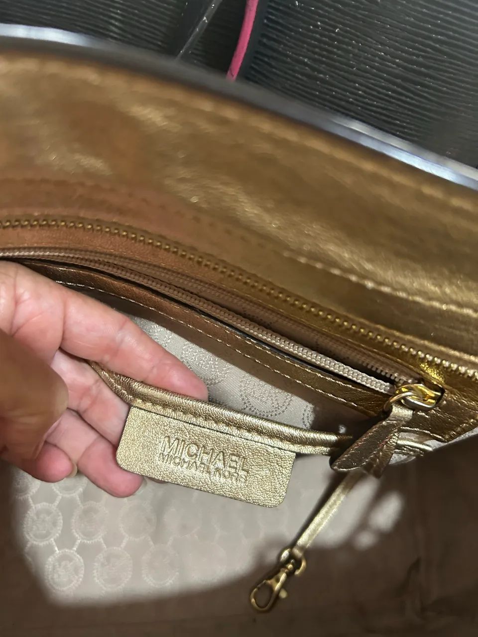 Bolsa dourada Michael Kors original  - Foto 5