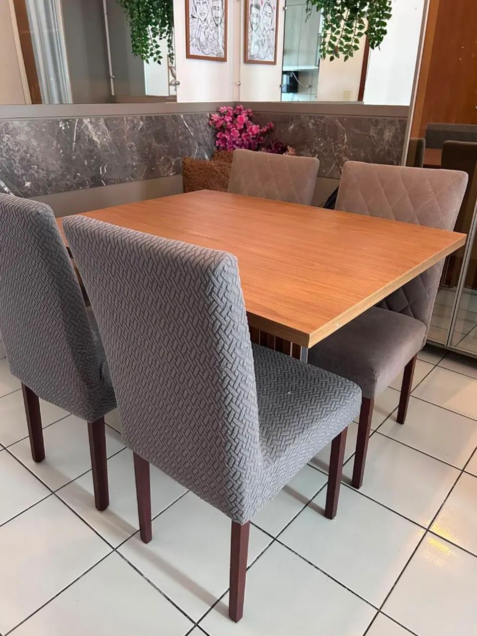 Mesa com 4 cadeiras (MDF marcenaria)