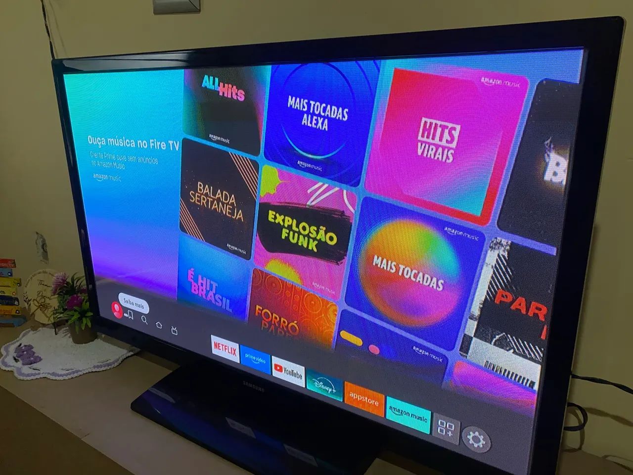 Televisão Samsung, 43 polegadas. Com Alexa e comando de voz, Super nova e conservada 