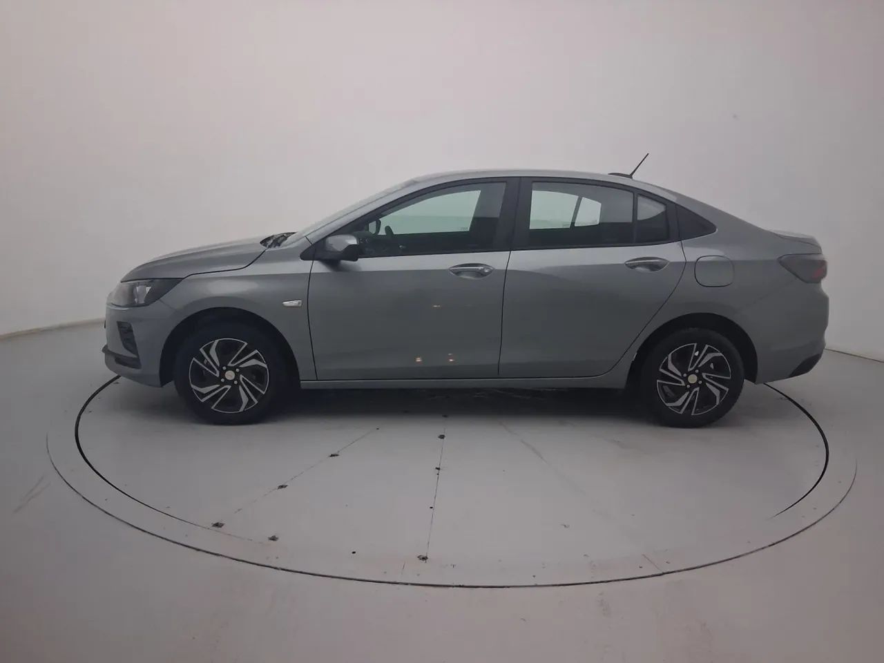 Chevrolet Onix Activ 1.4 8V Flex Aut. 4P, foto 2 de 18