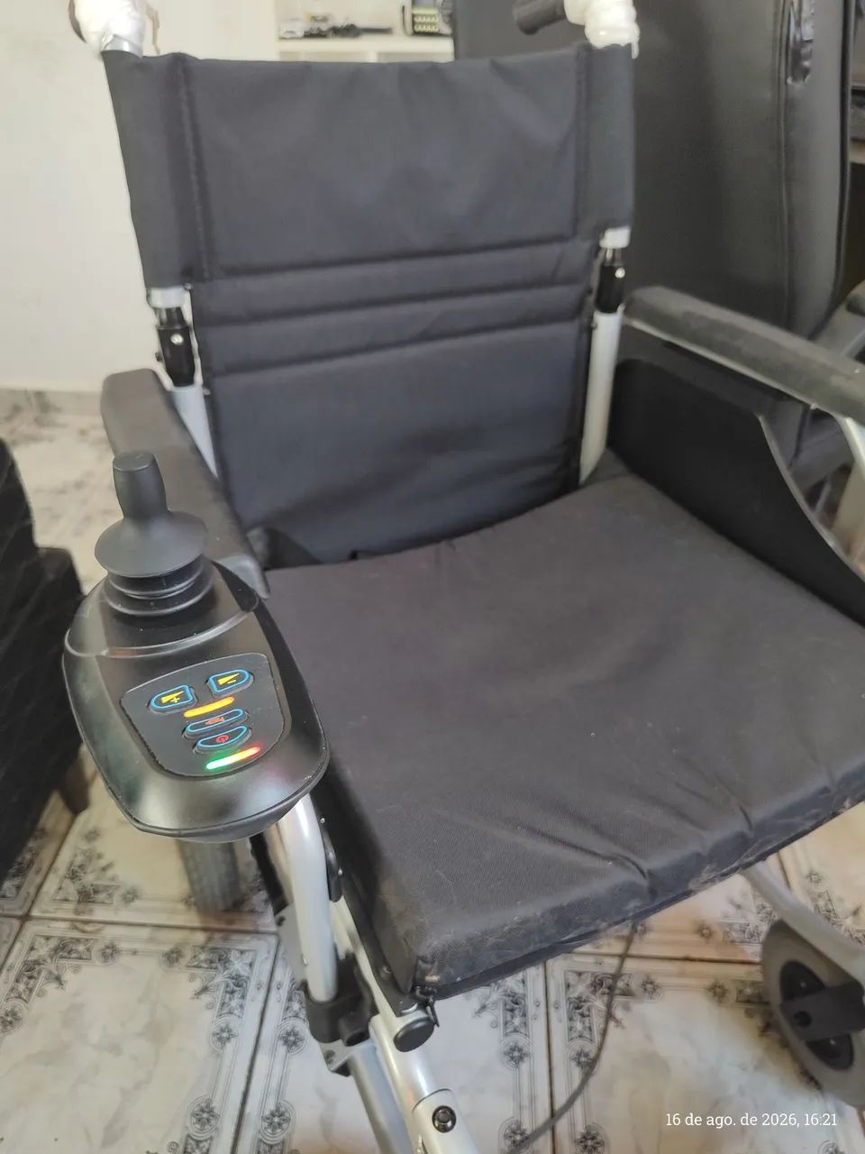 Cadeira de Roda motorizada Dellamed - Foto 2