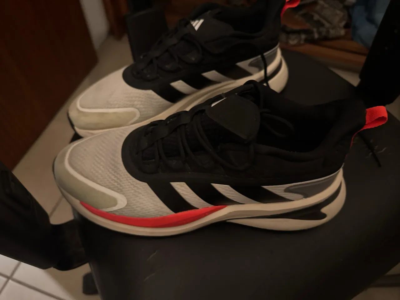 Vendo tênis adidas Alpha Response 
