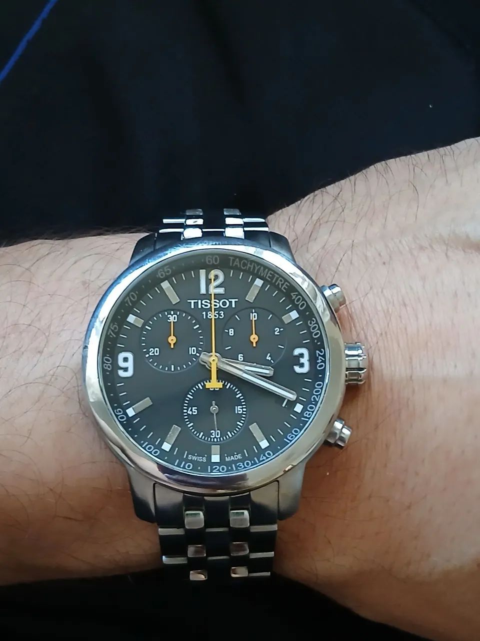Relogio Tissot PRC 200 possui um mostrador preto com cronógrafo quartzo  - Foto 4