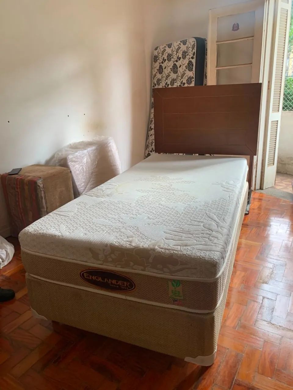 Cama de solteiro box de madeira maciça 