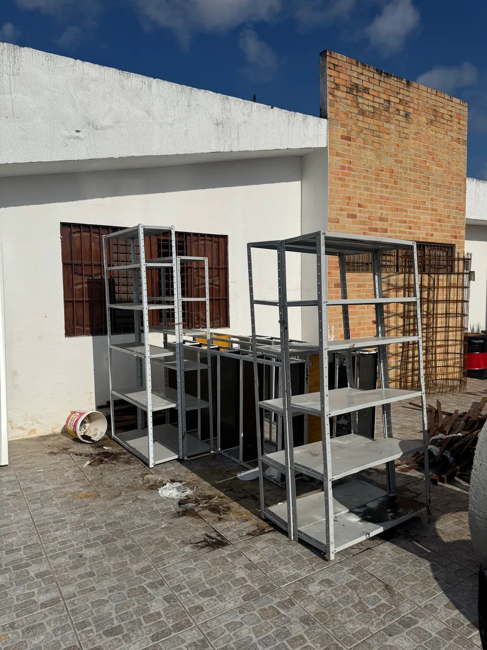 Prateleiras de aço