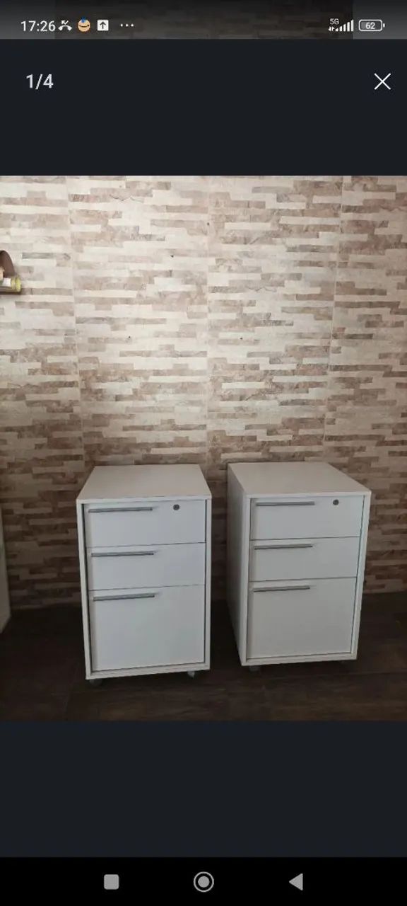 Gaveteiros e mesa de escritório 