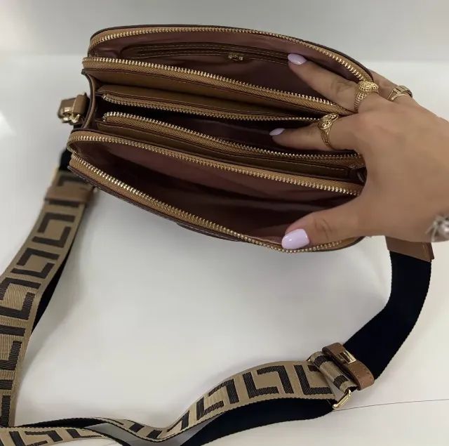 Bolsa "Premium" Luz da Lua Transversal Monograma Marrom Alça Larga - Foto 3