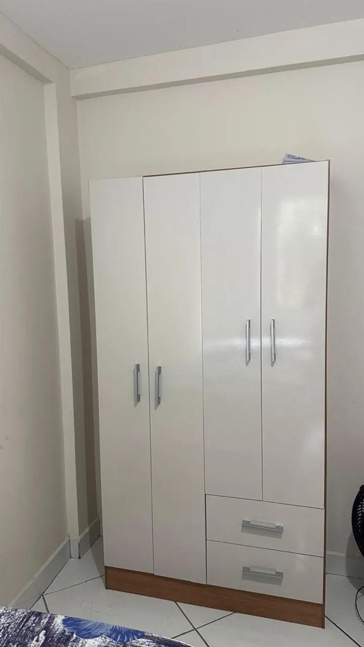Guarda roupa de solteiro 