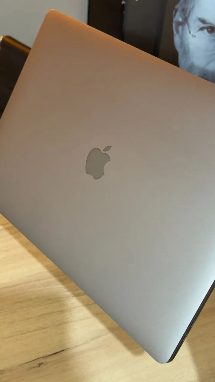 MacBook Pro 15 2018 | 16GB Ram | Intel Core i9 | 1TB SSD - Loja