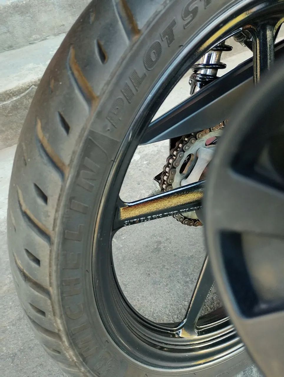 Pneu de moto 