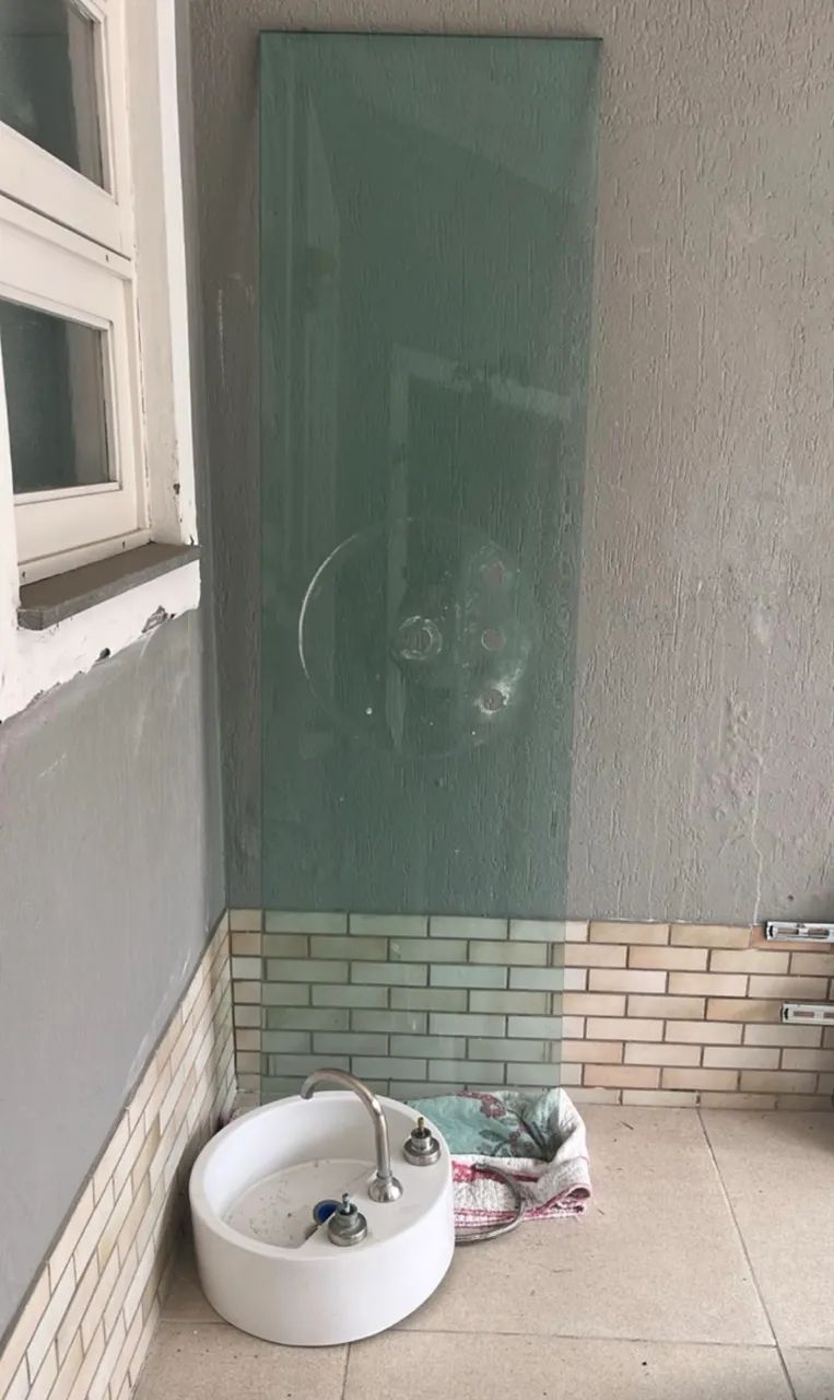 Pia de banheiro com bancada de vidro  - Foto 3
