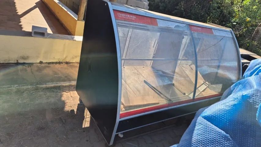 Expositor de açougue 2,5 metros e caixa de mercado