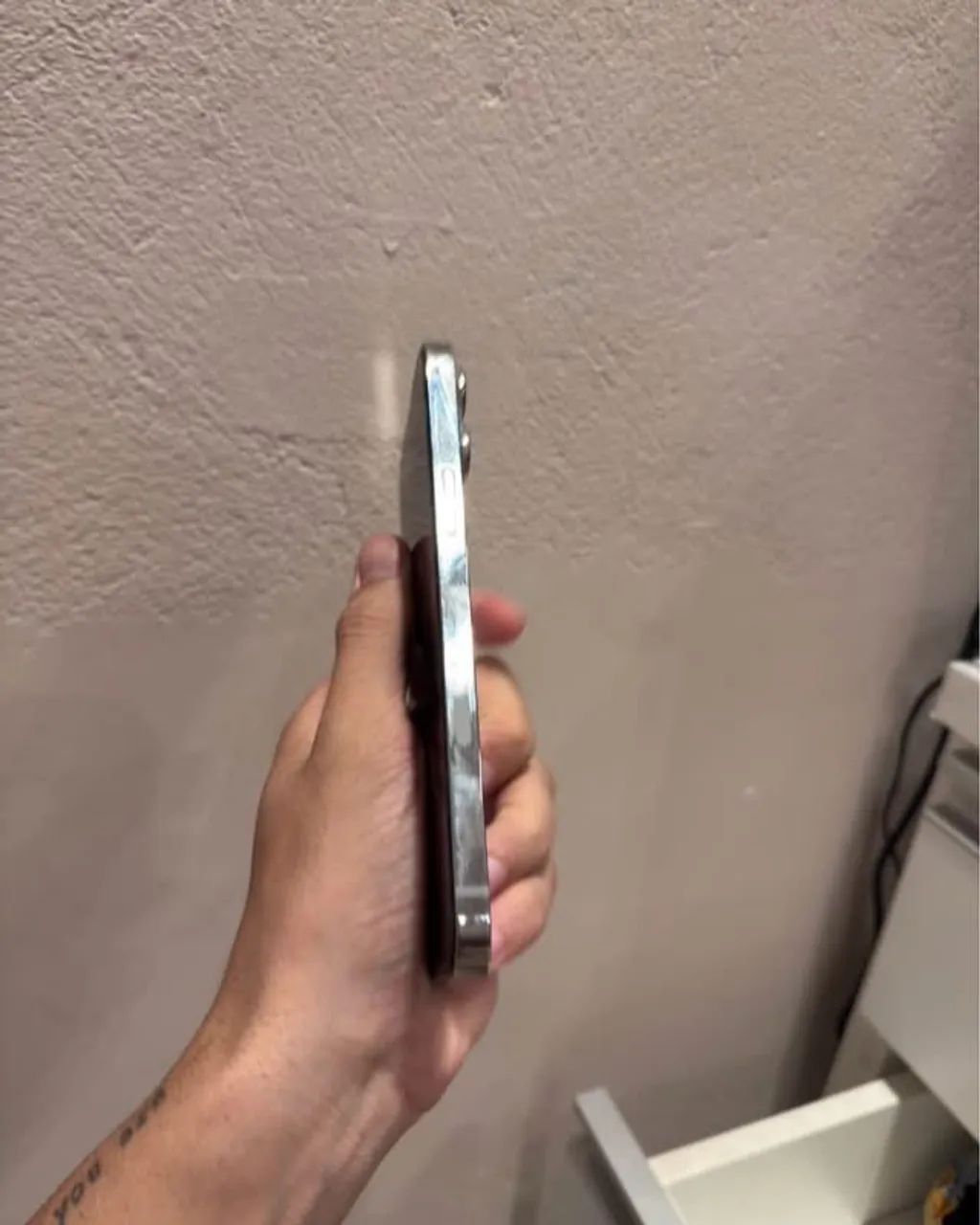 OPORTUNIDADE- iPhone 13 Pro Max branco e prata 70% - Foto 2