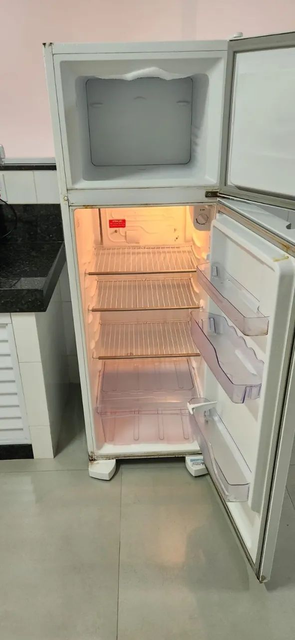 Geladeira Electrolux 260lt - Foto 2