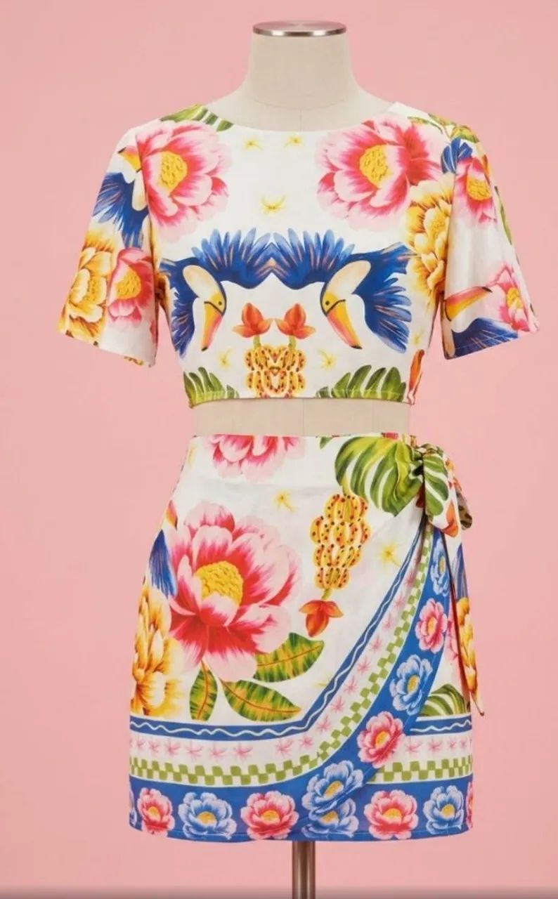 Conjunto cropped + short saia
