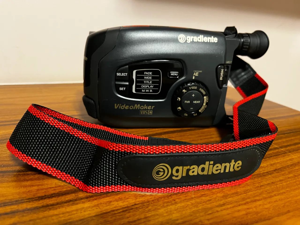 Câmera VHS-C Gradiente videomaker GCP 165CR